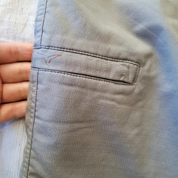 Greg Norman Men's •Size 42• Golf Shorts Gray Lightweight Comfortable - Picture 5 of 8